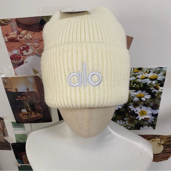 ALO Yoga Accessories - ALO Yoga Cream Ribbed Beanie